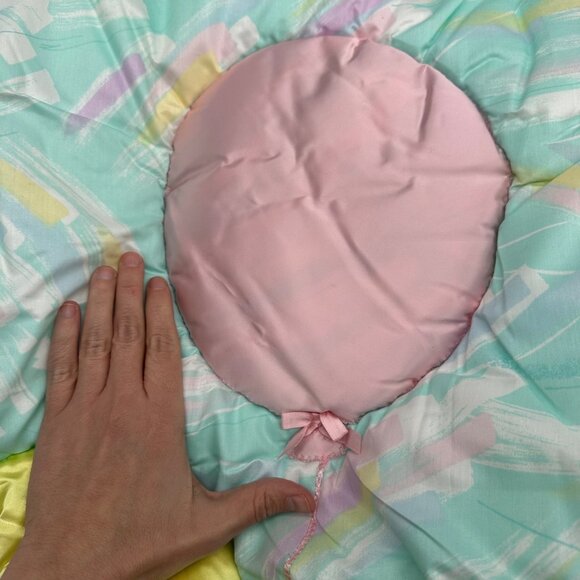 Vintage Baby Blanket Crib Quilt 1980s Pastel Ballons Ruffle Retro Bedding - Picture 4 of 7